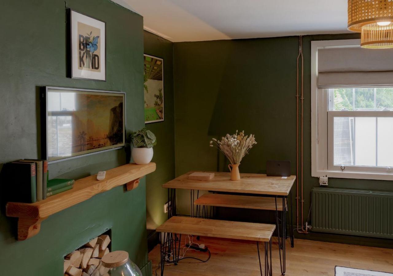 Stunning 2bd In The Heart Of Malmesbury! Holiday home Malmesbury